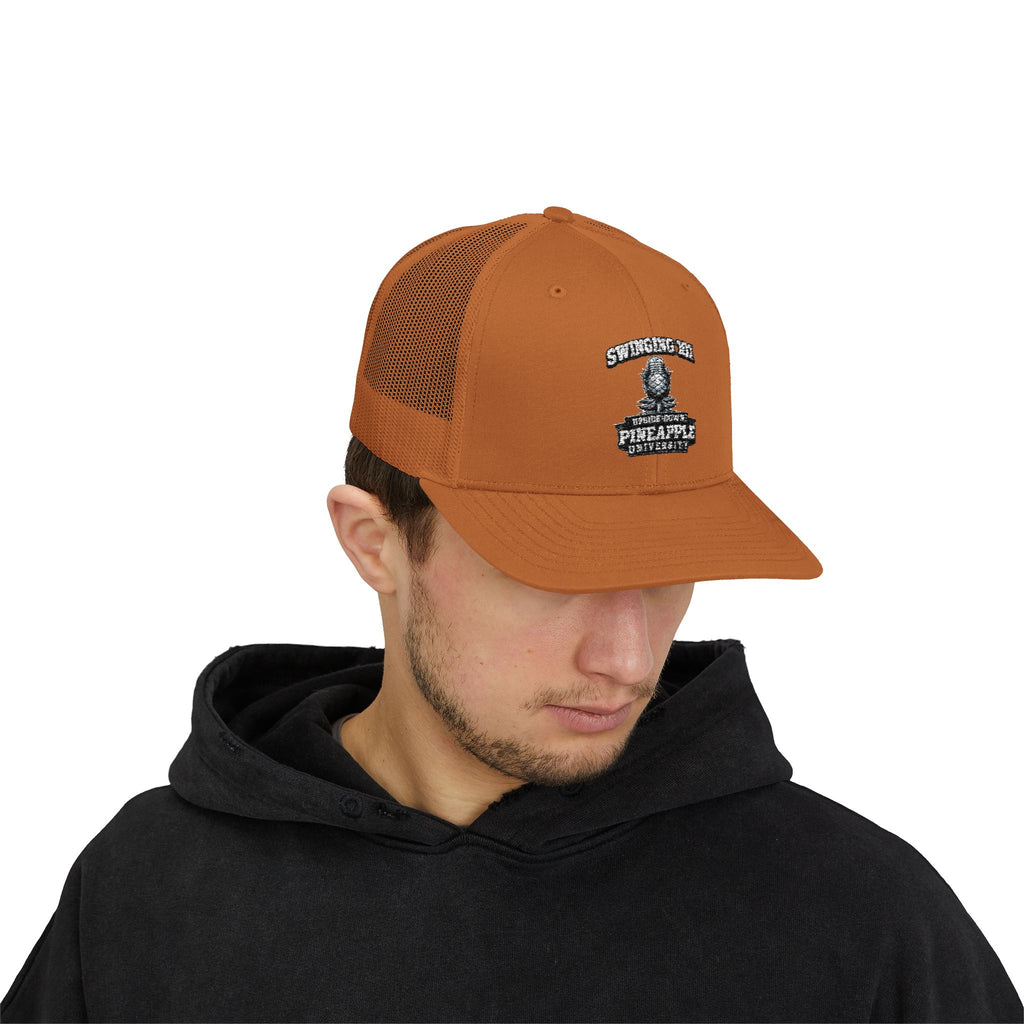 Snapback Swinging 101 University Trucker Cap