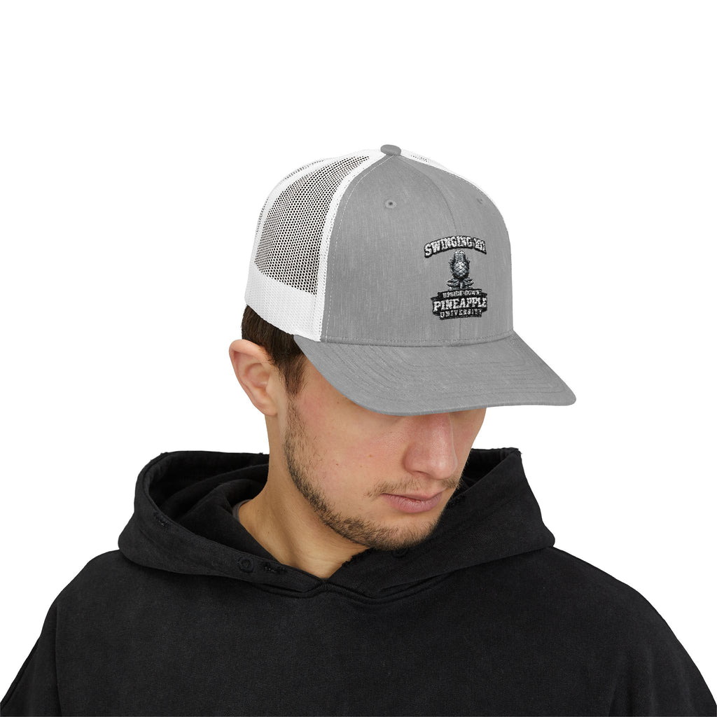 Snapback Swinging 101 University Trucker Cap